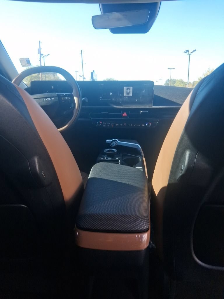 Used 2025 Kia EV6 Wind RWD image 16
