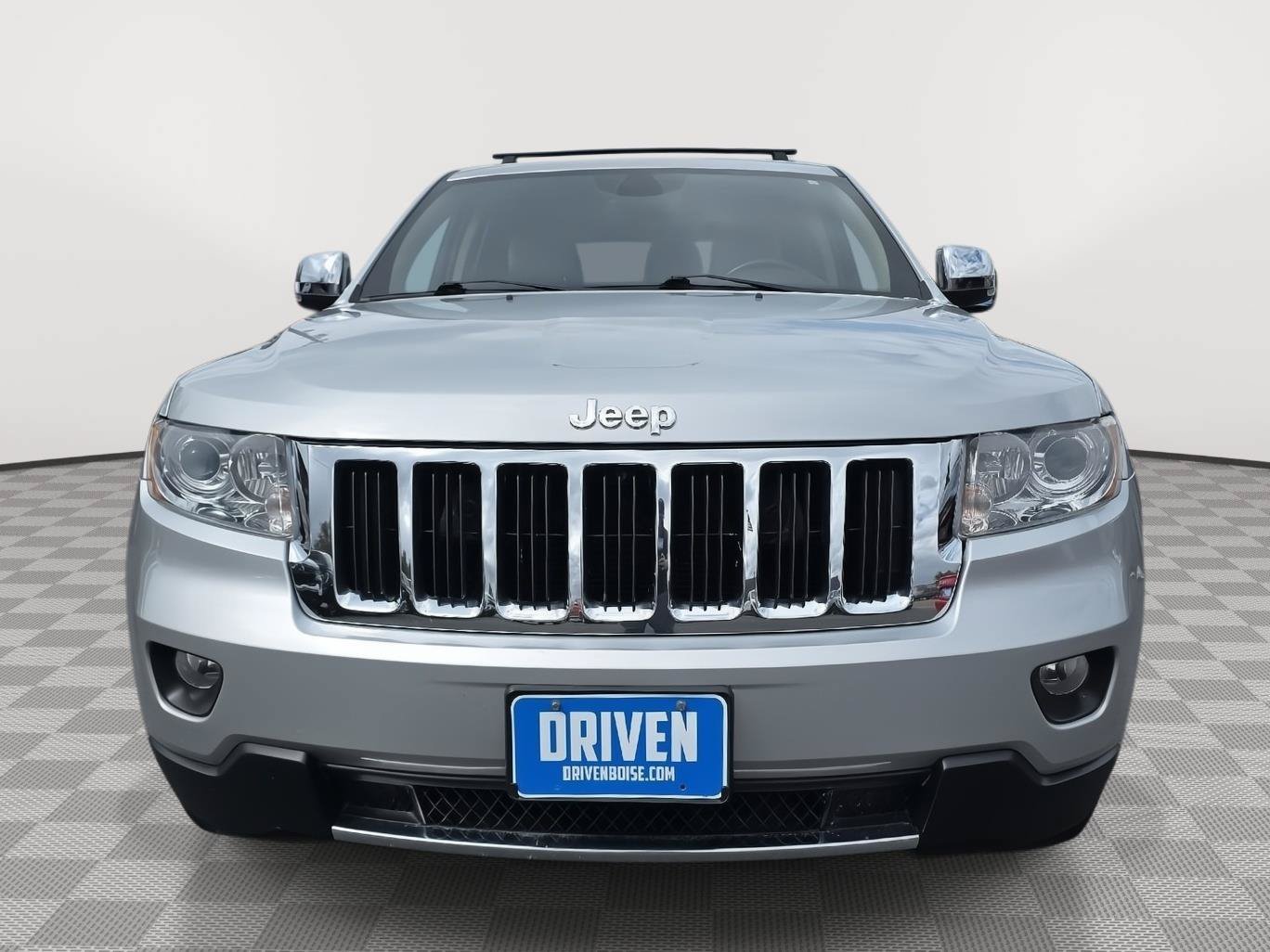 Used 2013 Jeep Grand Cherokee Limited w/ Trailer Tow Group AWD/4WD image 2