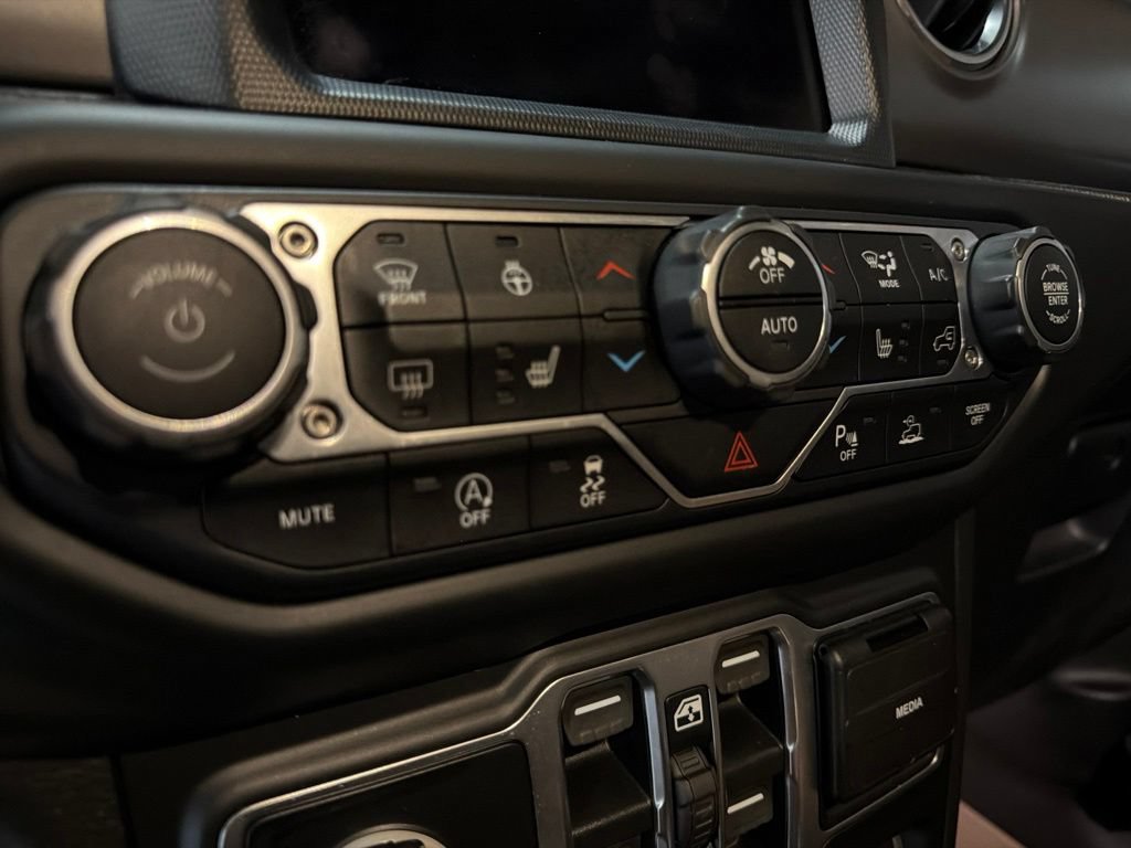 Used 2020 Jeep Gladiator Rubicon w/ Uconnect 4C Nav & Sound Group AWD/4WD image 31