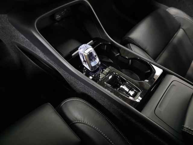 Certified 2023 Volvo XC40 B5 Plus w/ Protection Package Premier image 31