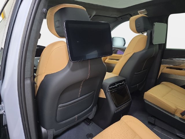 New 2026 Cadillac Escalade IQL Sport 2 w/ LPO, Floor Liner Package AWD/4WD image 10
