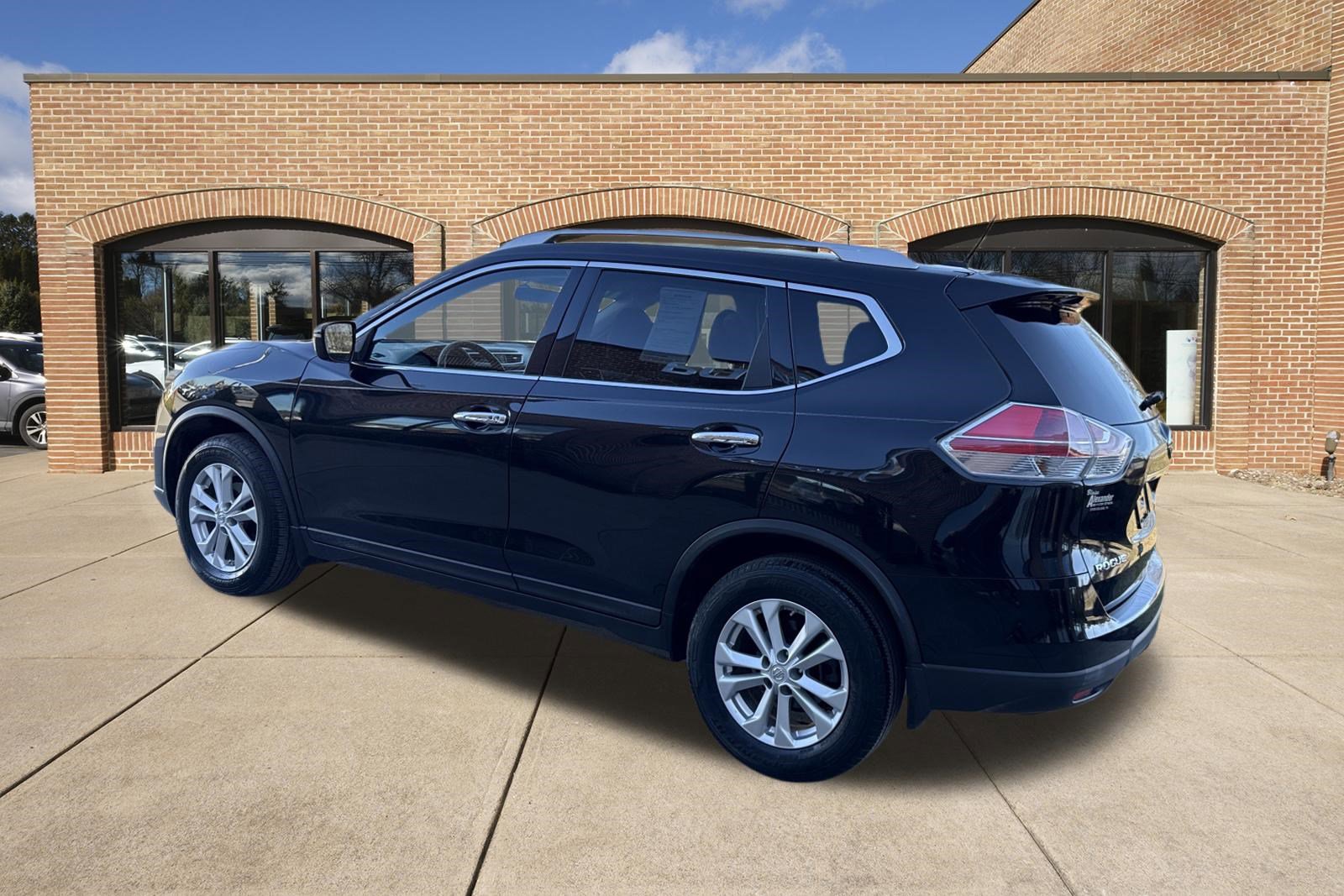 Used 2016 Nissan Rogue SV image 6
