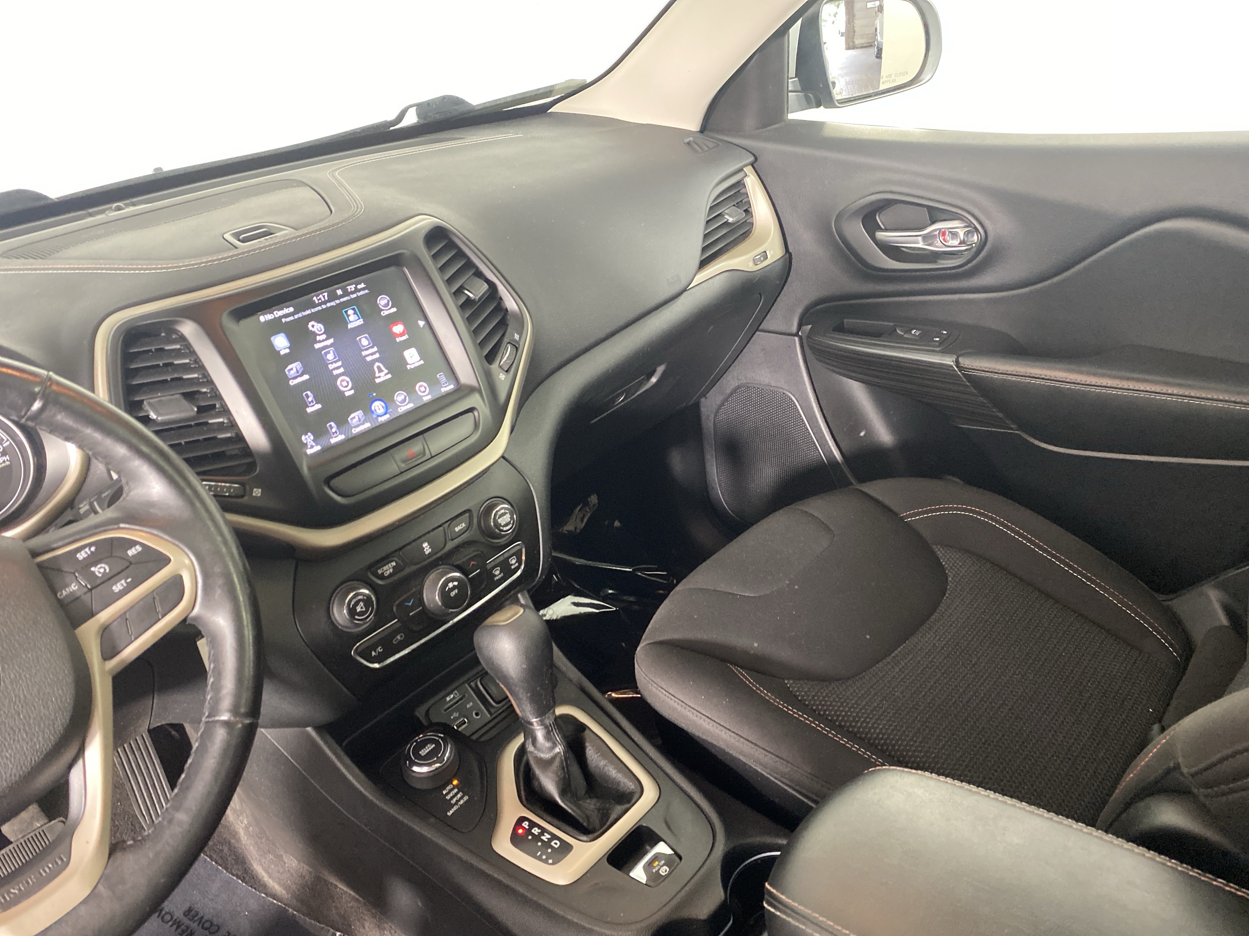 Used 2017 Jeep Cherokee 75th Anniversary AWD/4WD image 28