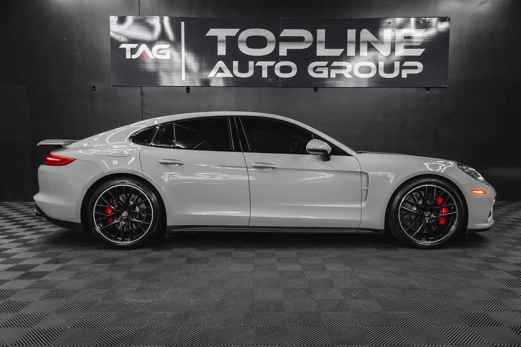 Used 2017 Porsche Panamera Turbo image 36