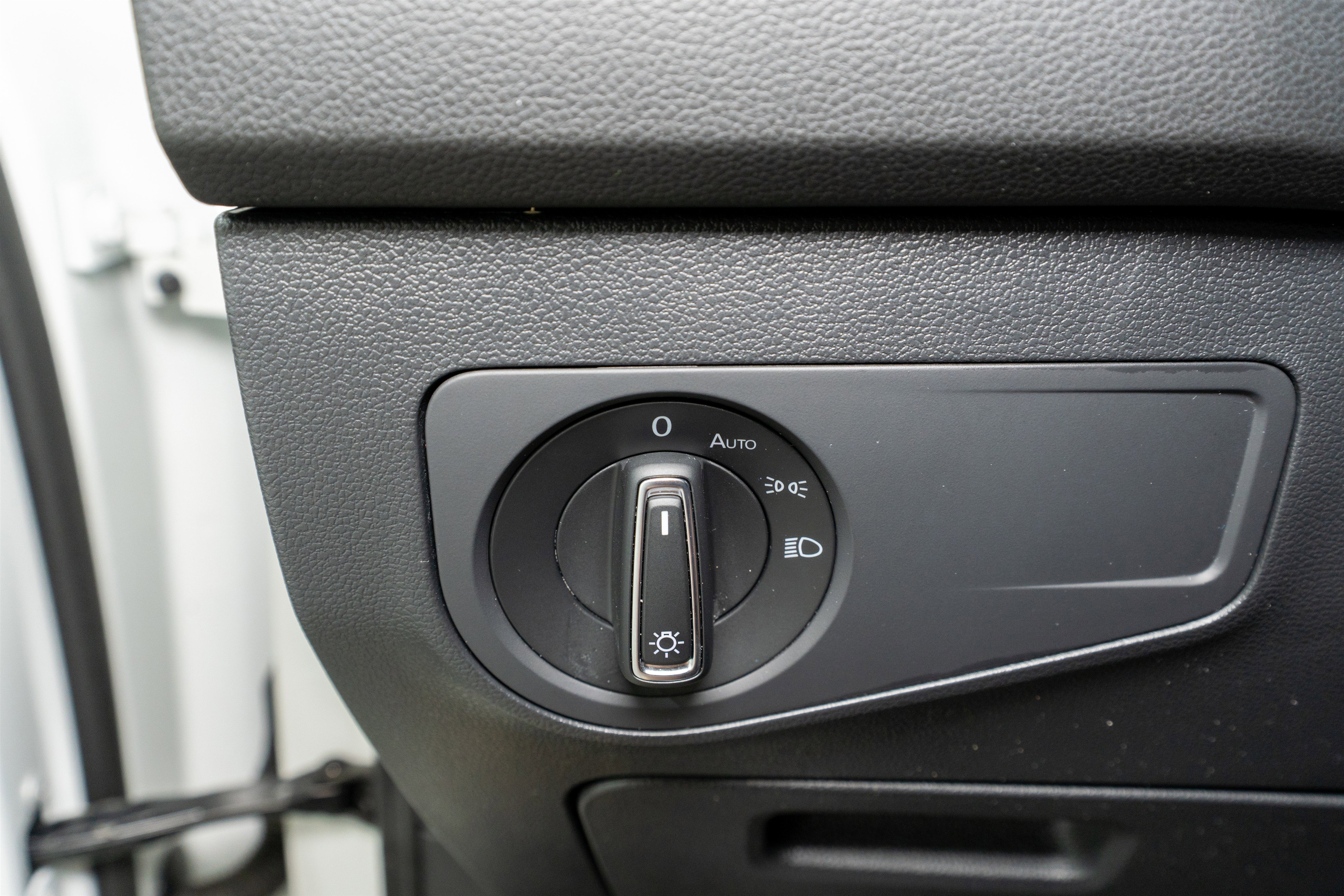 Used 2023 Volkswagen Tiguan SE R-Line image 28