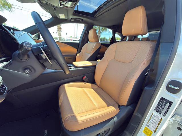 Used 2025 Lexus RX 350 Premium w/ Accessory Package (Z1) image 11