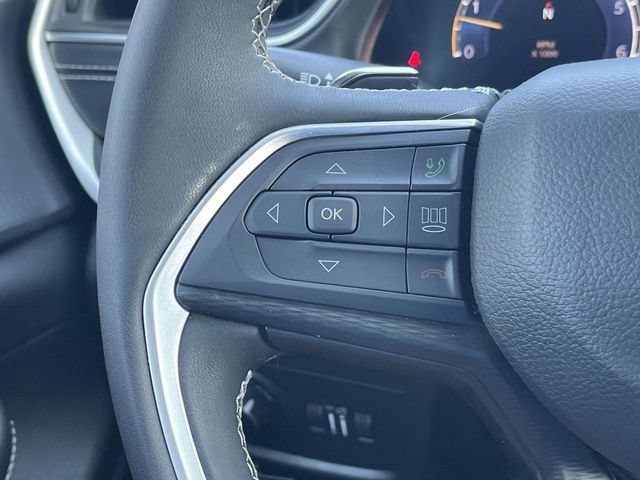 Used 2024 Jeep Grand Cherokee Altitude AWD/4WD image 28