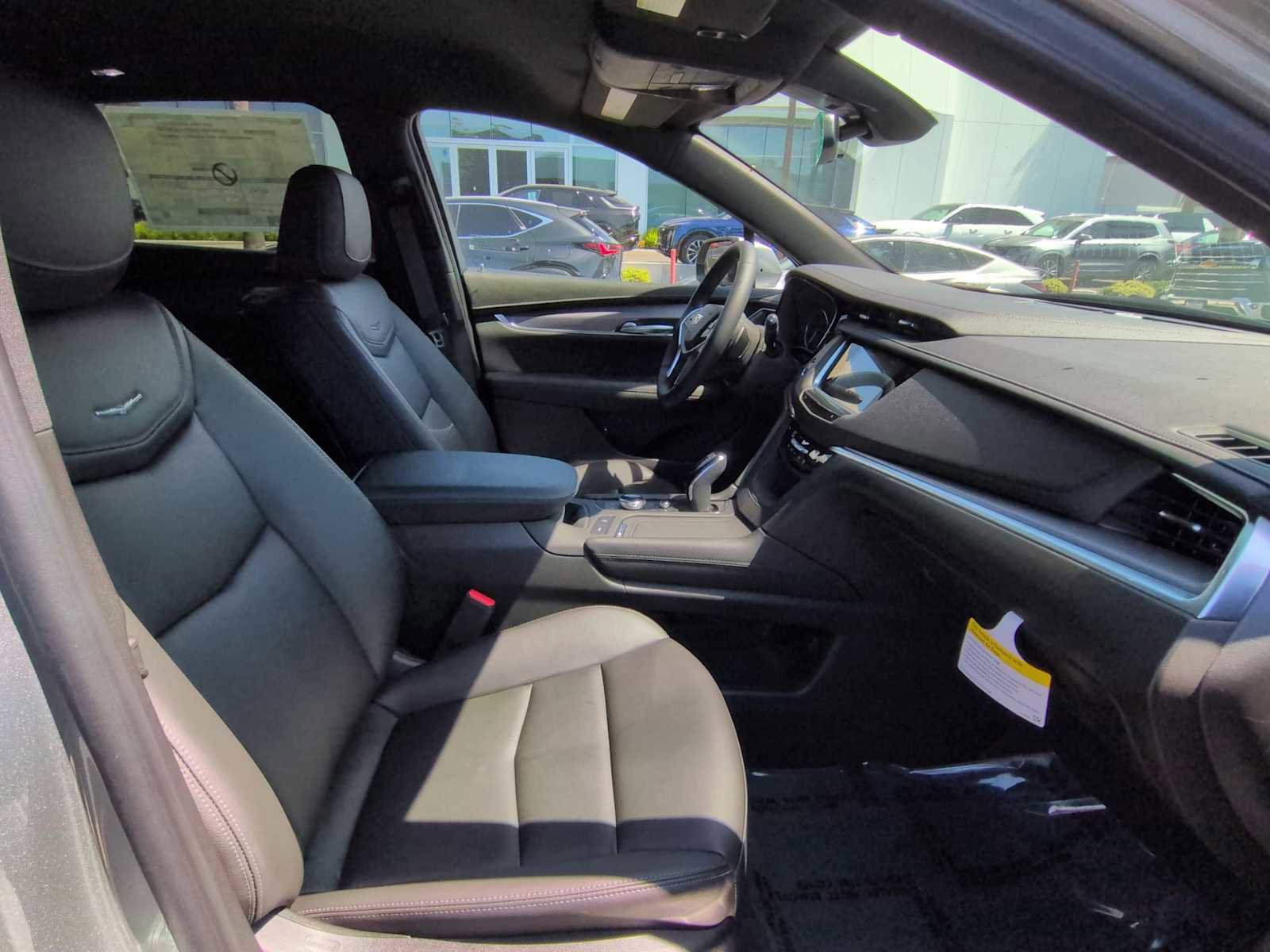 New 2025 Cadillac XT5 Luxury image 25