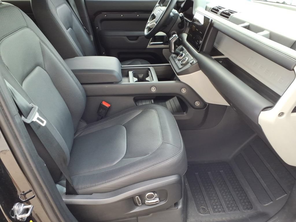 Certified 2023 Land Rover Defender 130 X-Dynamic SE AWD/4WD image 7