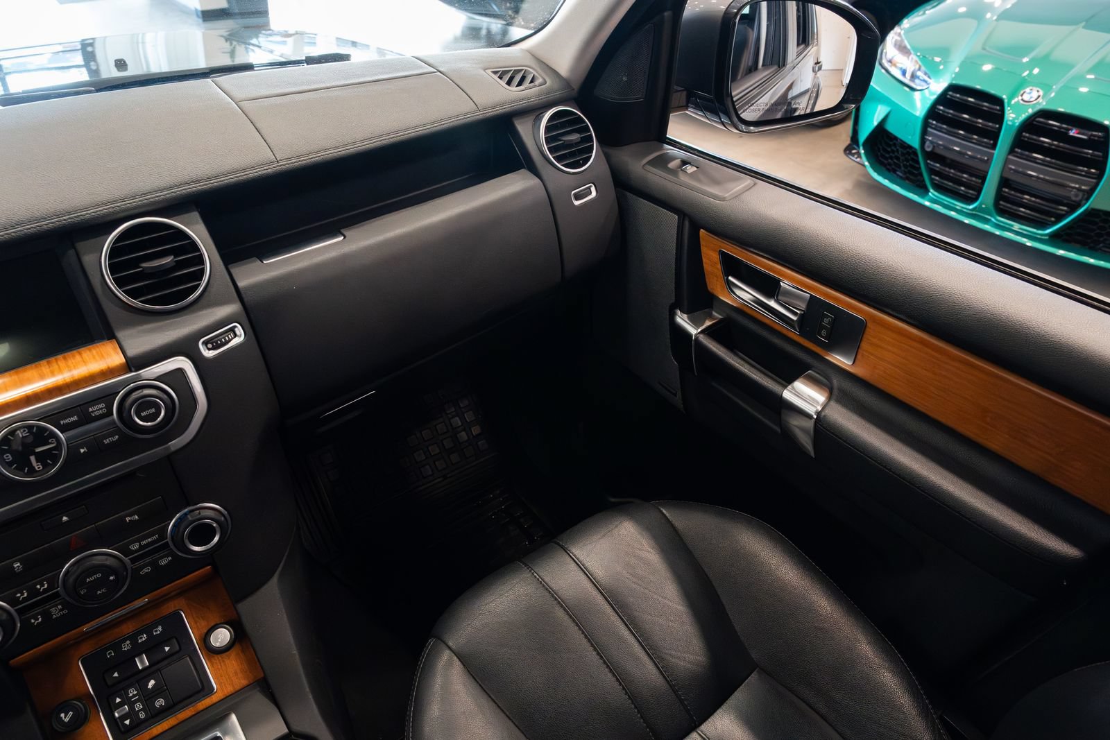 Used 2014 Land Rover LR4 HSE AWD/4WD image 9
