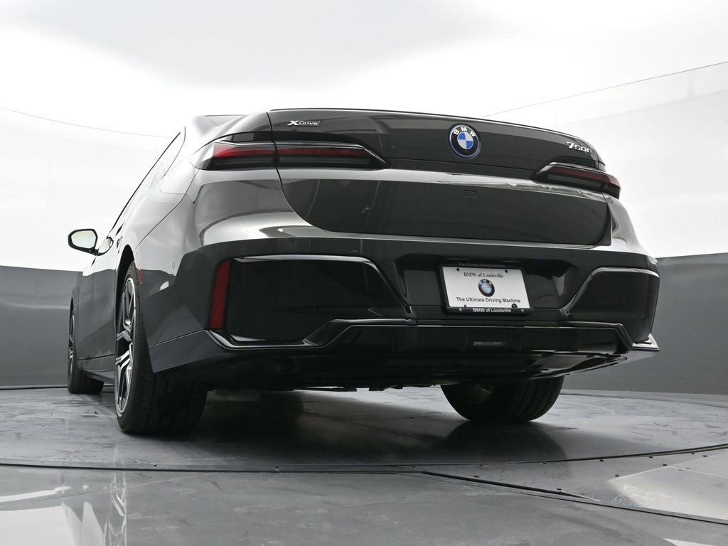 New 2026 BMW 750e xDrive image 28