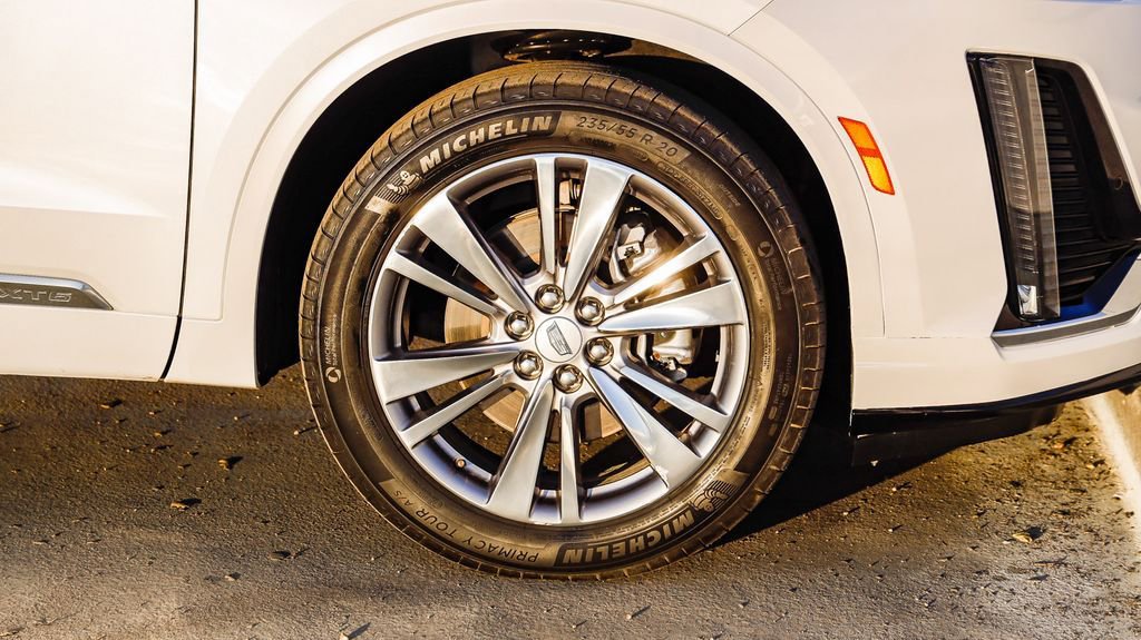 Used 2023 Cadillac XT6 Premium Luxury image 11