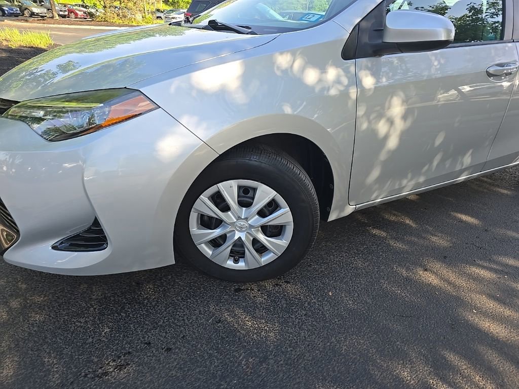 Used 2018 Toyota Corolla L FWD image 2