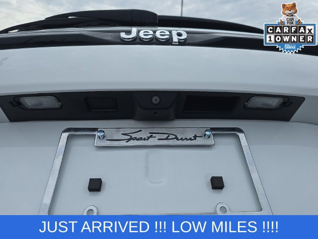 Used 2023 Jeep Grand Cherokee Laredo AWD/4WD image 17