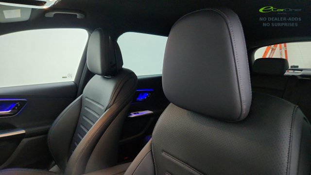Used 2025 Mercedes-Benz GLC 300 4MATIC image 53
