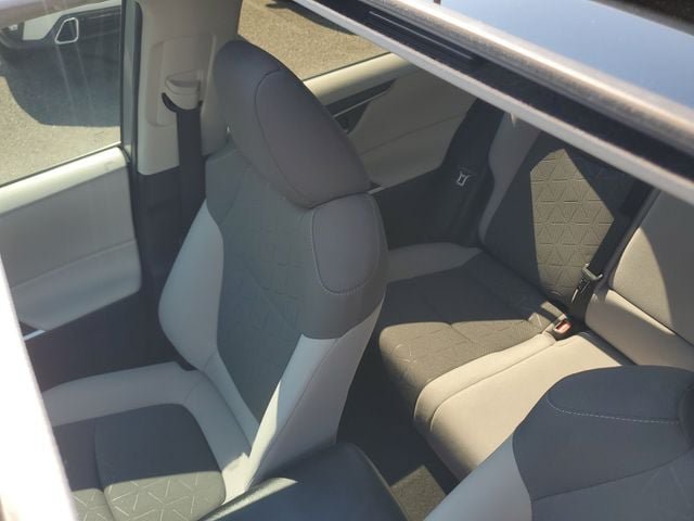 Used 2021 Toyota RAV4 XLE w/ Convenience Package FWD image 34