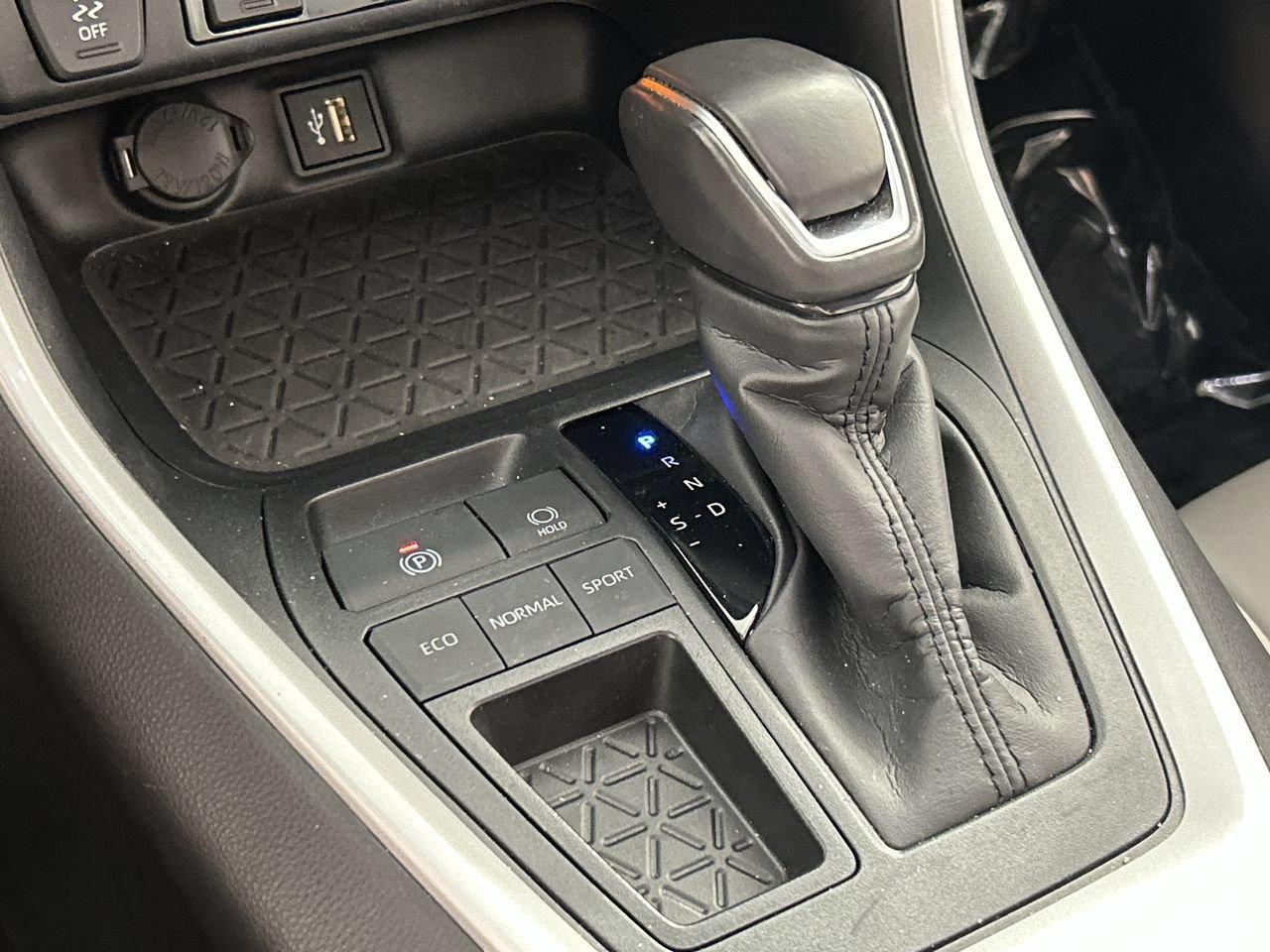 Used 2025 Toyota RAV4 XLE Premium w/ Weather Package FWD image 17