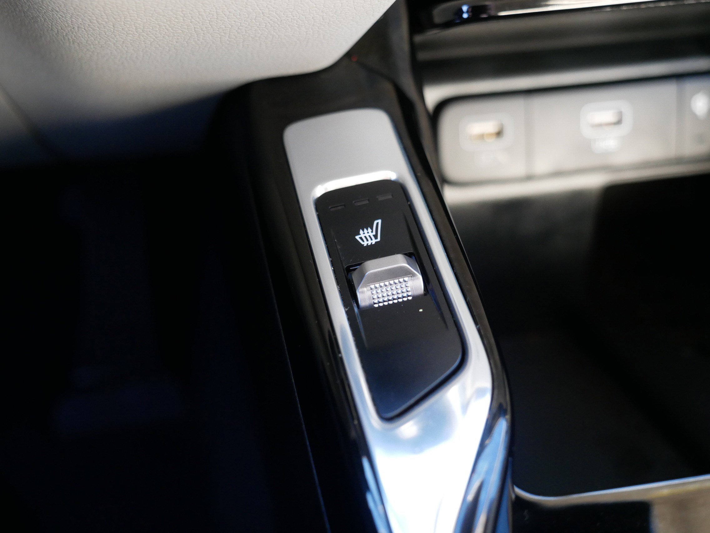 Certified 2023 Kia Sorento SX image 32