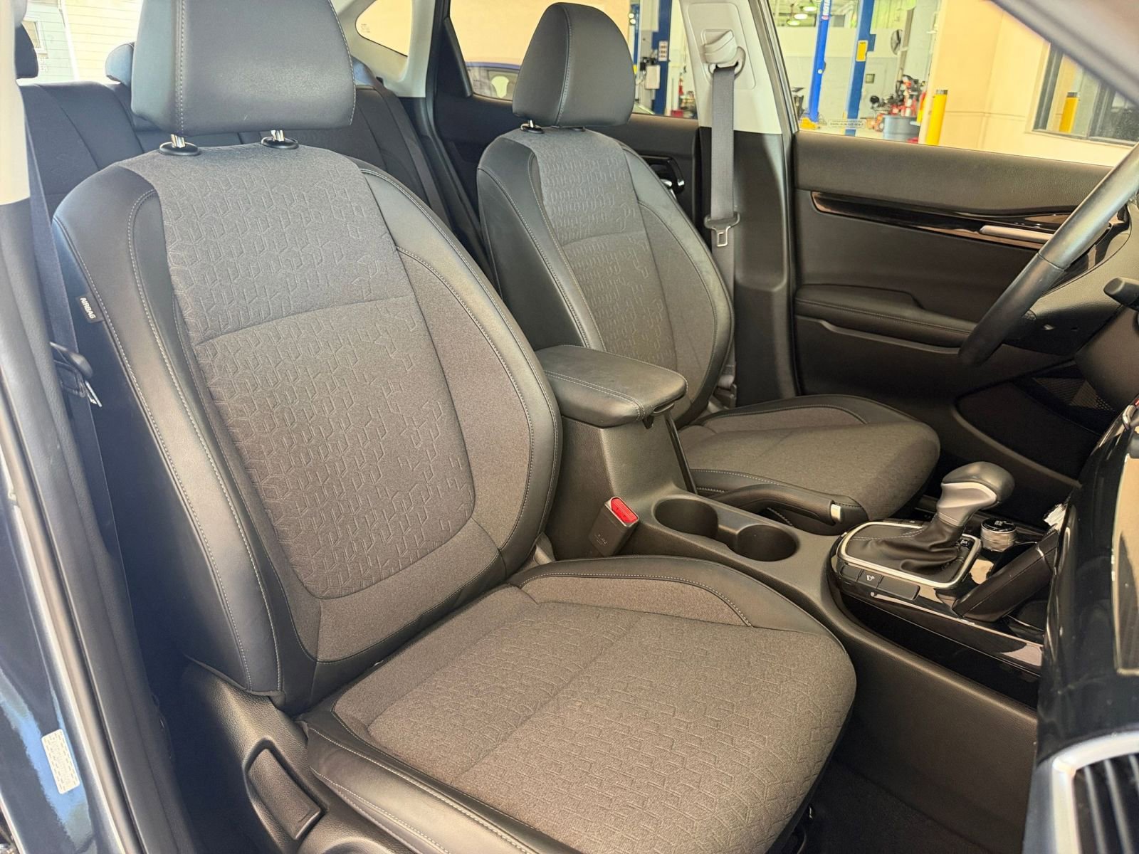 Used 2025 Kia Seltos S FWD image 32
