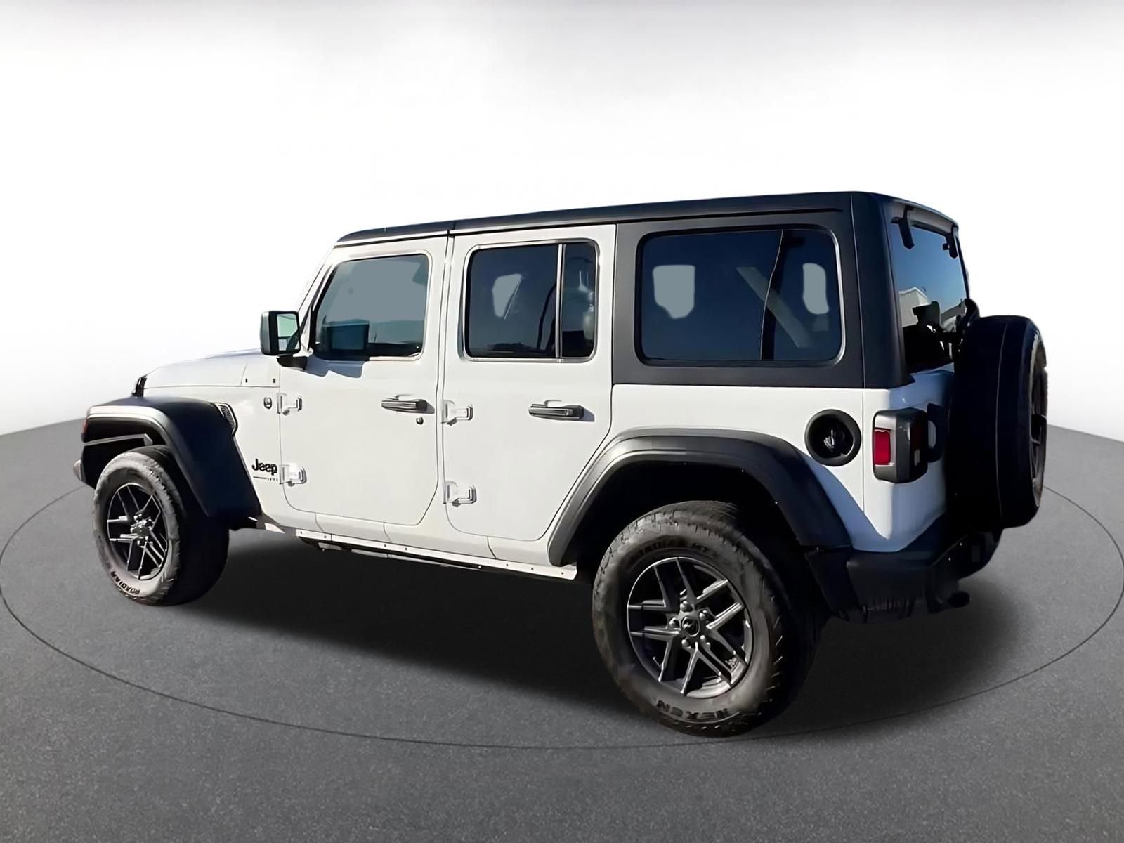 Used 2025 Jeep Wrangler Sport S image 8
