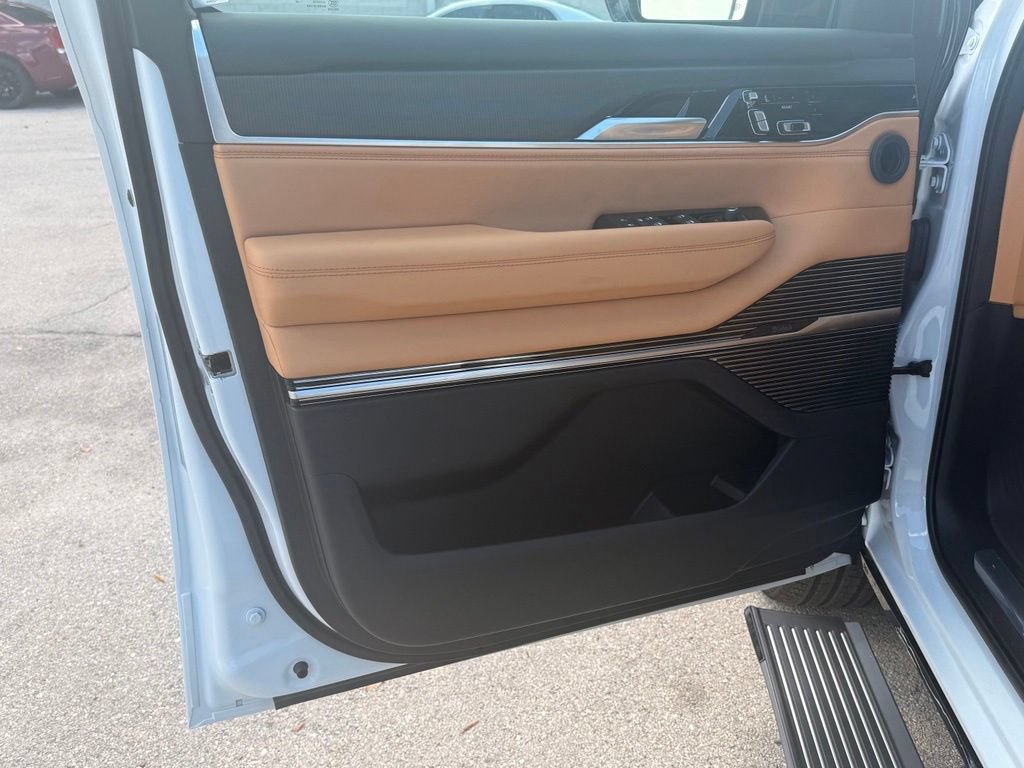 New 2026 Jeep Grand Wagoneer Summit AWD/4WD image 34