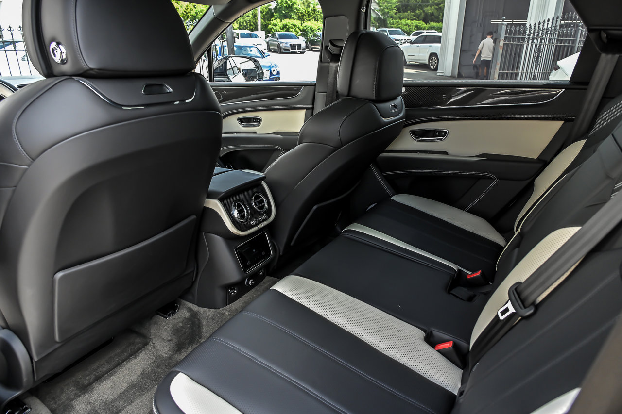 Used 2022 Bentley Bentayga AWD/4WD image 23