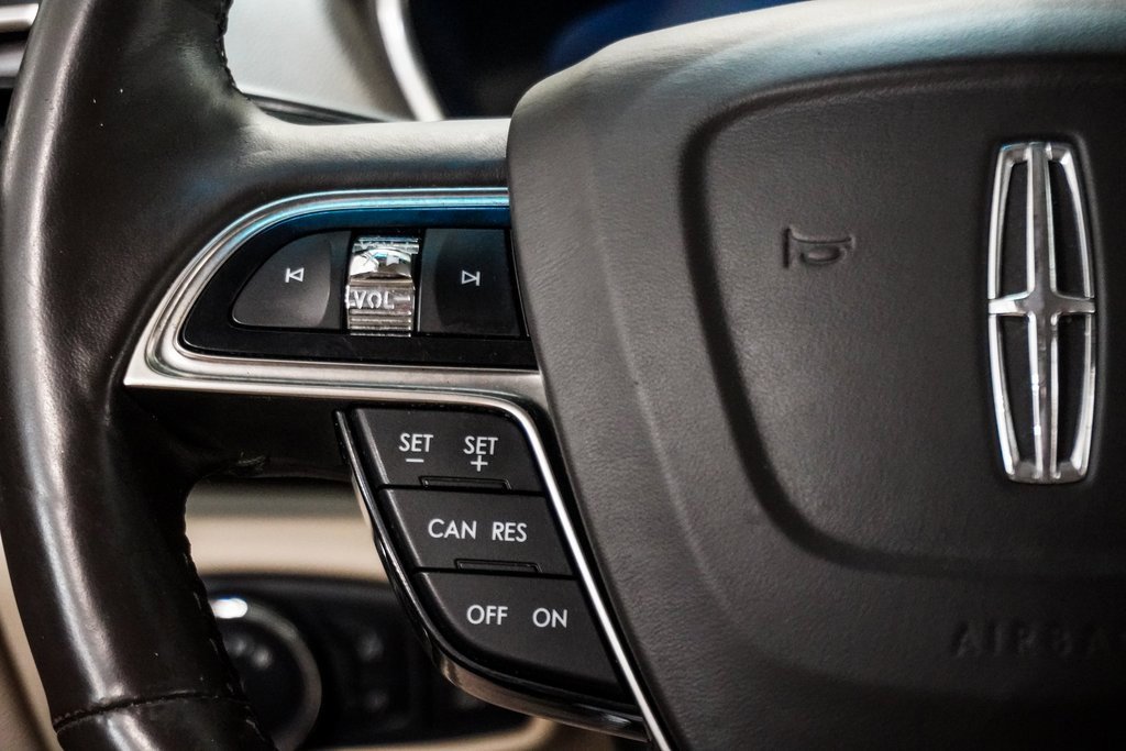 Used 2019 Lincoln Nautilus Select image 16