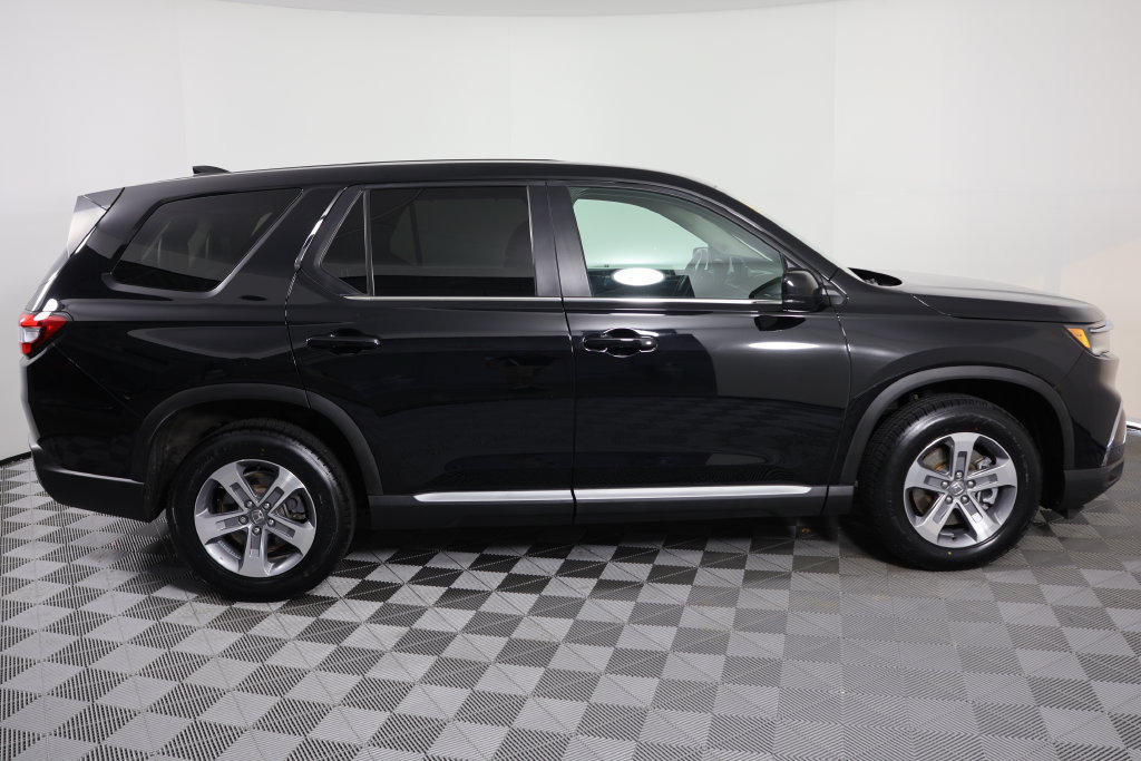 Used 2025 Honda Pilot EX-L image 9