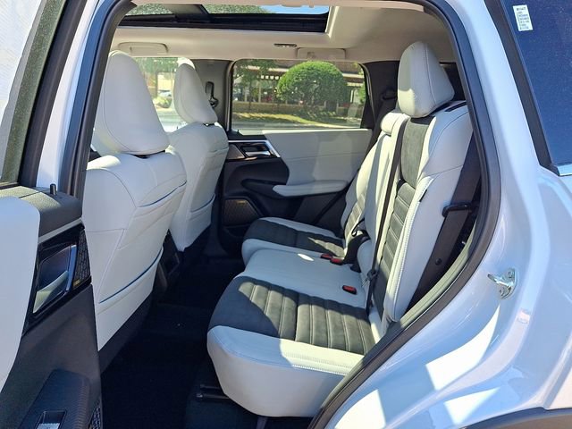 New 2025 Mitsubishi Outlander SE image 7