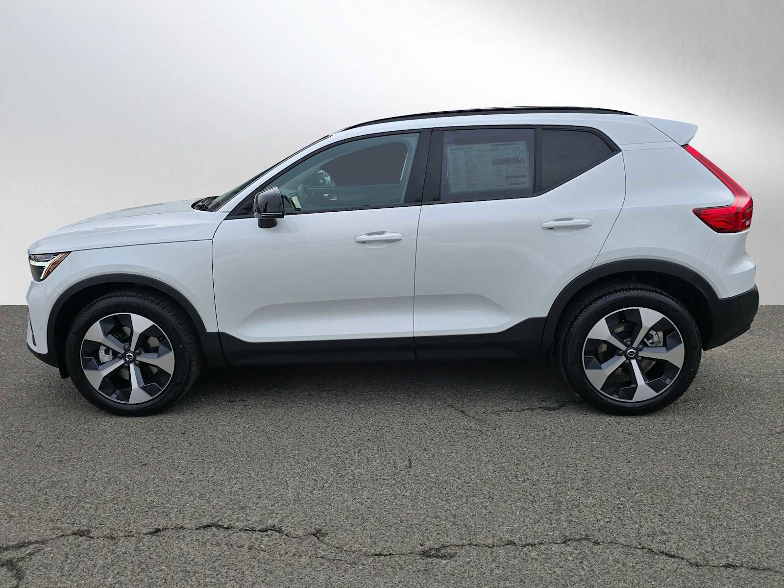 New 2026 Volvo XC40 B5 Plus w/ Protection Package Premier image 6