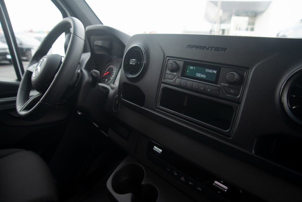 Used 2025 Mercedes-Benz Sprinter 2500 image 34