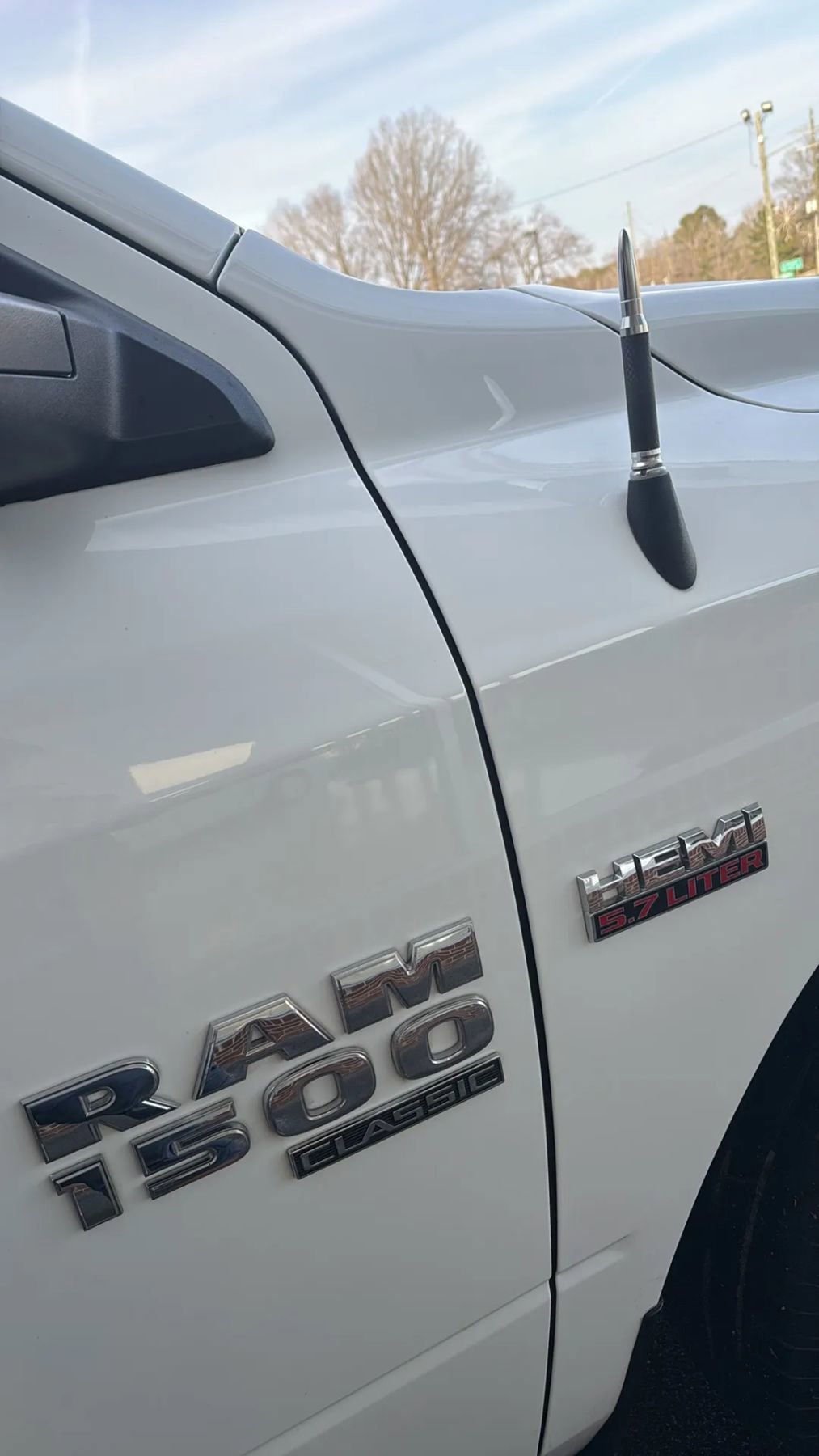 Used 2019 RAM 1500 Classic SLT RWD image 9