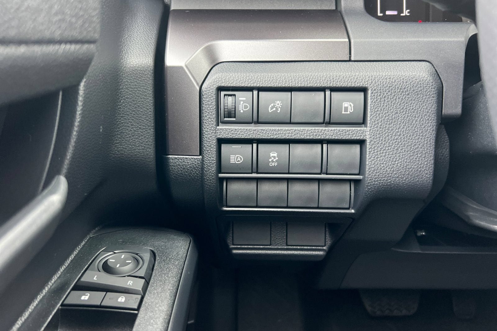 New 2026 Toyota 4Runner SR5 AWD/4WD image 25