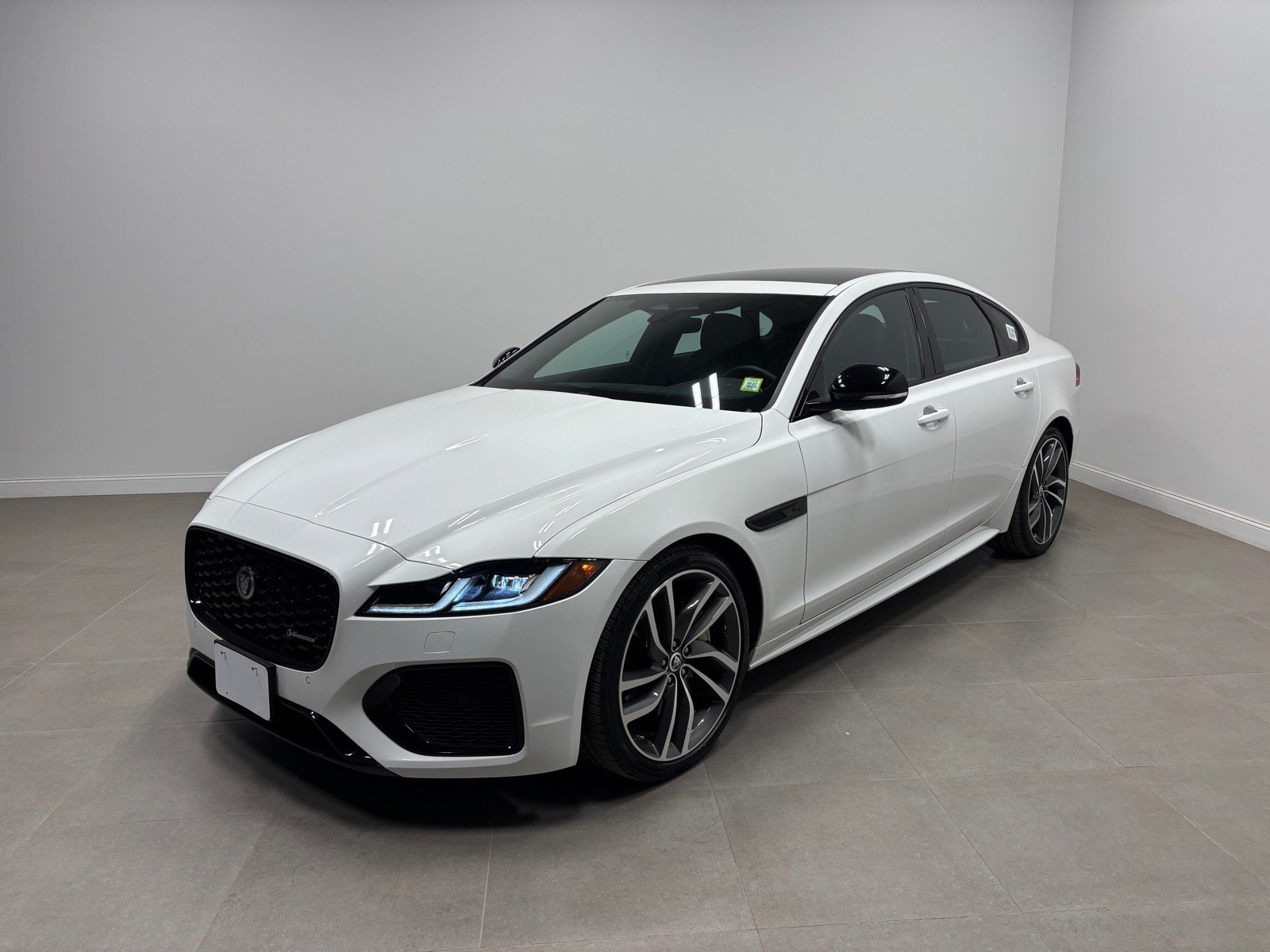 Used 2024 Jaguar XF R-Dynamic SE AWD/4WD image 1