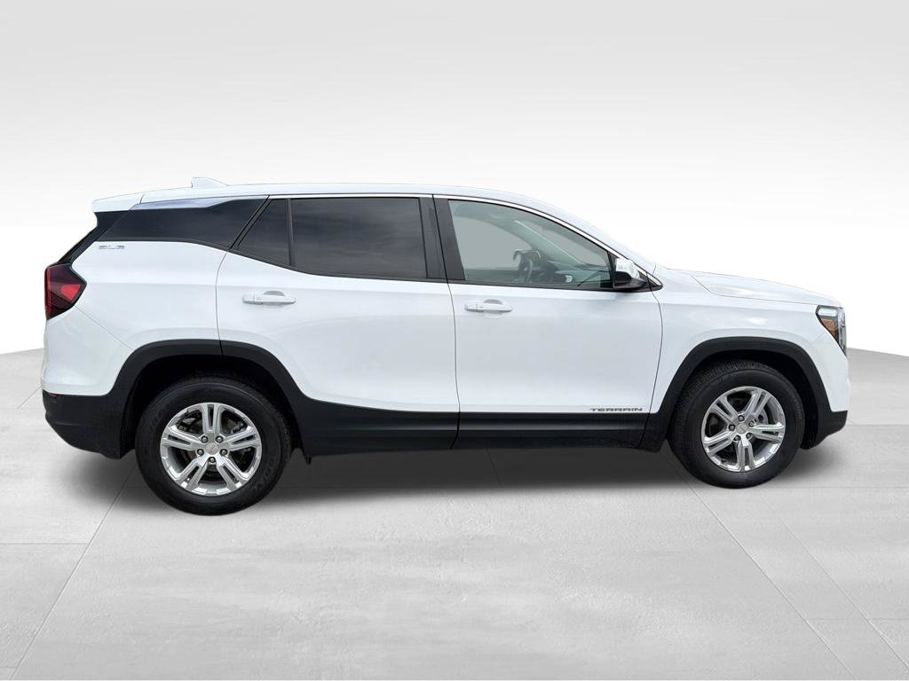 Used 2024 GMC Terrain SLE AWD/4WD image 17