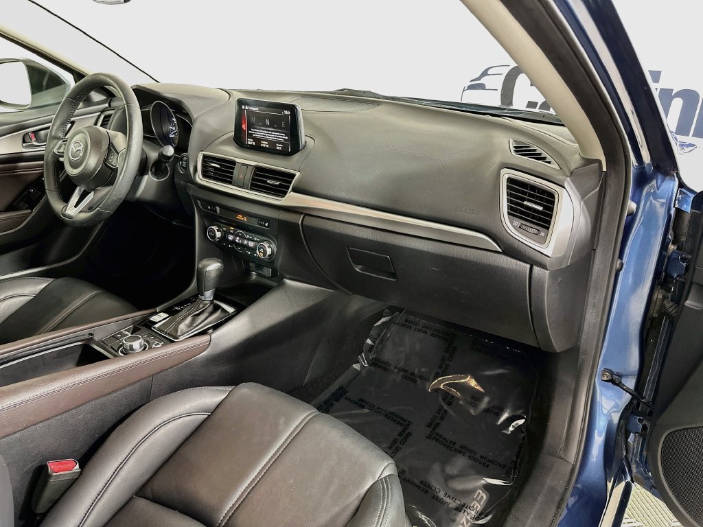 Used 2018 MAZDA MAZDA3 Touring FWD image 33
