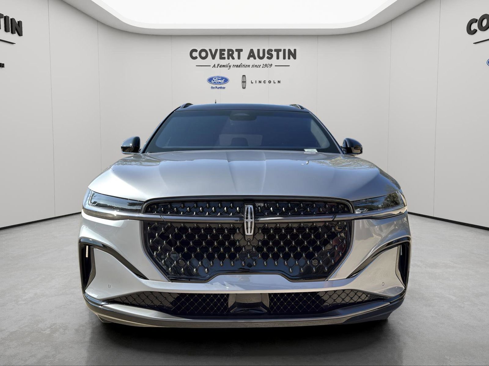 Certified 2024 Lincoln Nautilus Reserve w/ Equipment Group 202A image 8