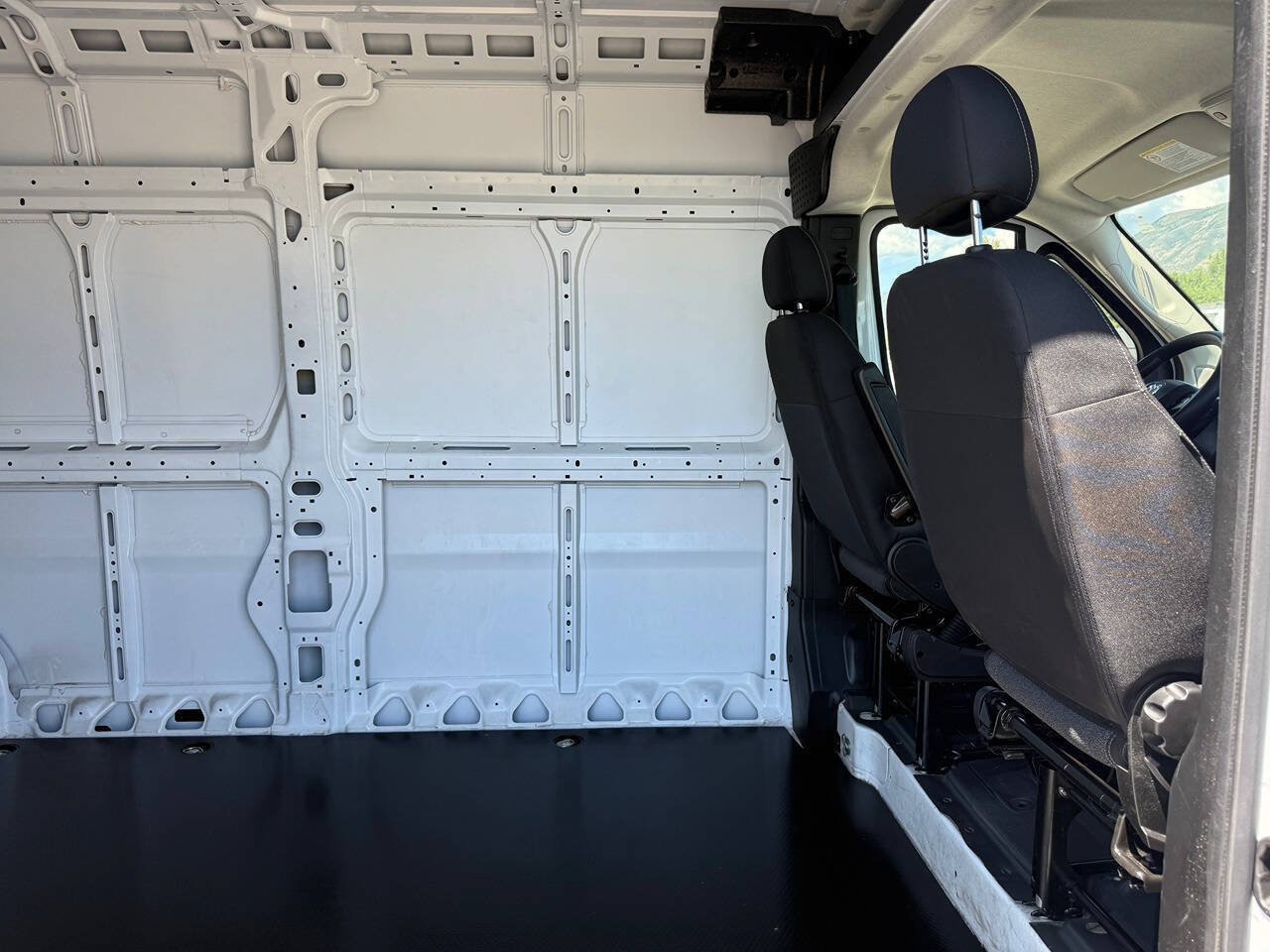 Used 2025 RAM ProMaster 2500 FWD image 24