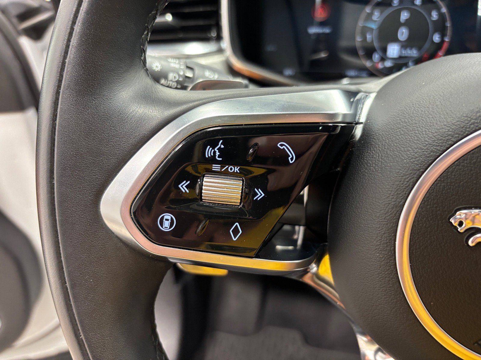 New 2025 Jaguar F-PACE R-Dynamic S AWD/4WD image 21