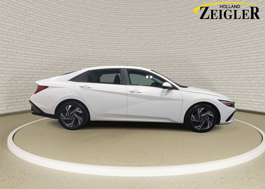 Certified 2025 Hyundai Elantra SEL image 4