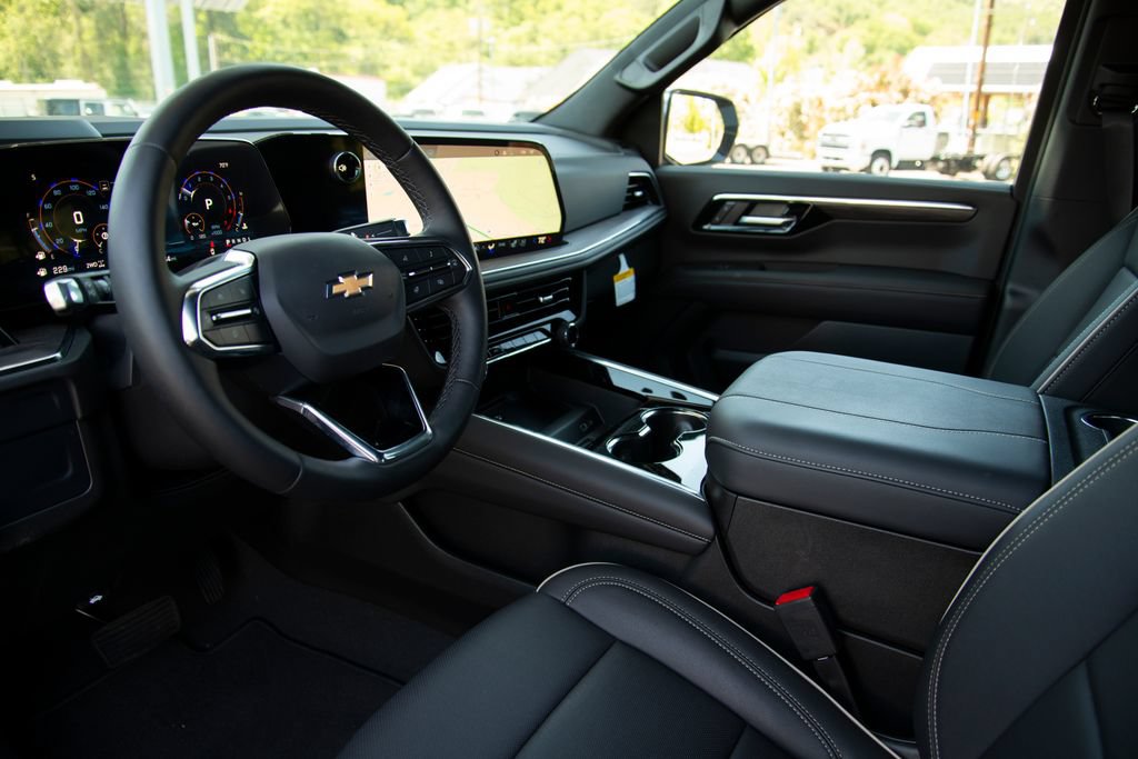 New 2025 Chevrolet Suburban Premier AWD/4WD image 10