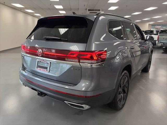 Used 2024 Volkswagen Atlas SE w/ Black Wheel Package AWD/4WD image 7