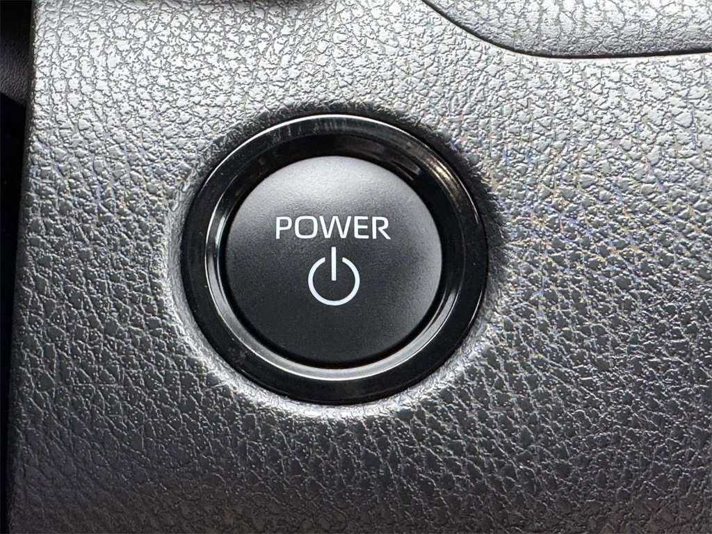 Used 2025 Toyota Camry SE image 9