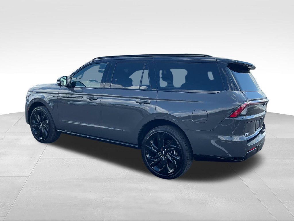 Used 2025 Lincoln Navigator Black Label AWD/4WD image 3