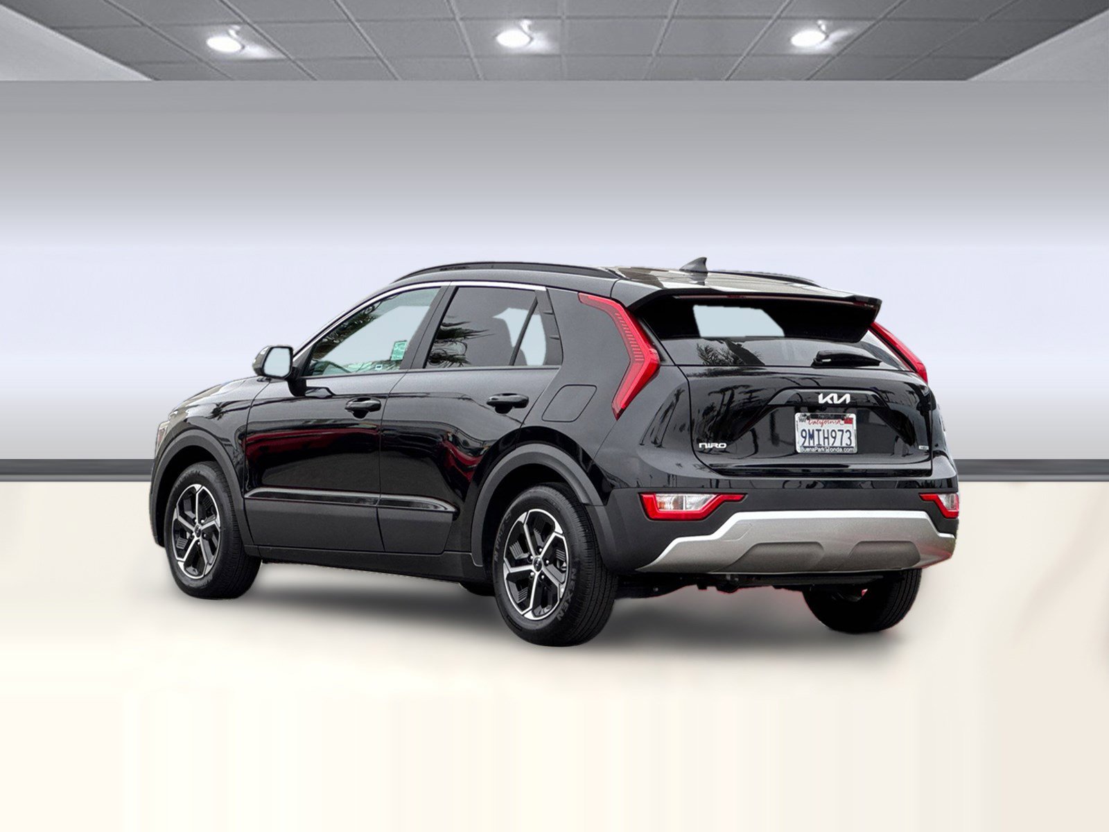 Used 2024 Kia Niro LX FWD image 3