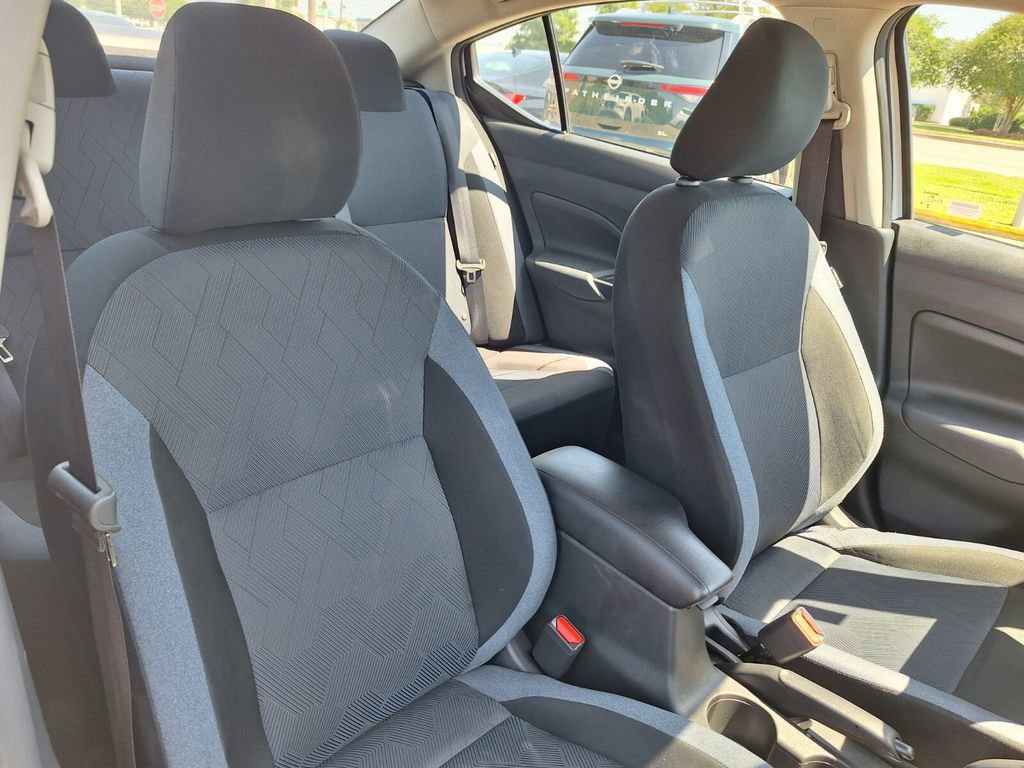Used 2025 Nissan Versa SV FWD image 28