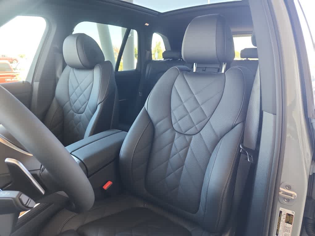 New 2026 BMW X5 xDrive40i w/ M Sport Package AWD/4WD image 16