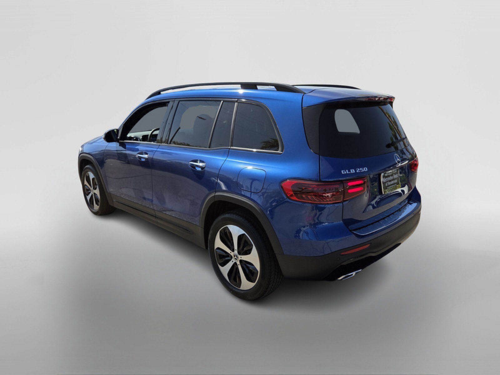 New 2025 Mercedes-Benz GLB 250 image 3