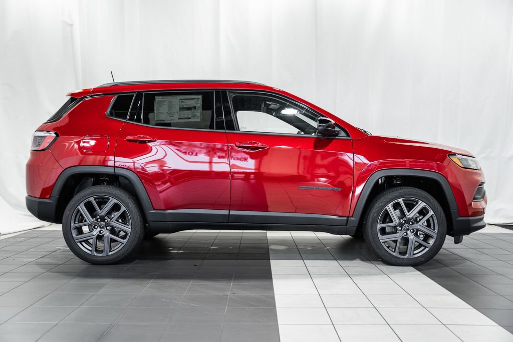 New 2026 Jeep Compass Latitude image 3