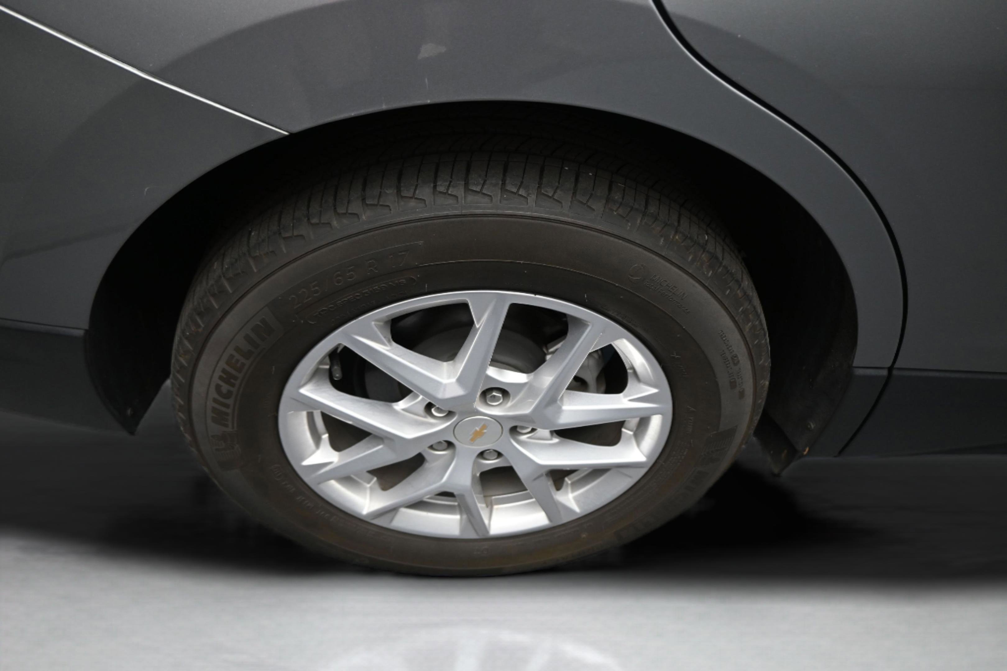 Used 2023 Chevrolet Equinox LS w/ LS Convenience Package FWD image 44
